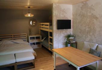 Summer Lodge - La grange aux quatres saisons has Balcony rooms