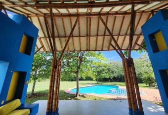 Anapoima- Casa campestre en conjunto con piscina privada has Balcony rooms