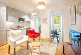 GuestReady - Glorious stay near Miradouro da Gra  a has Balcony rooms