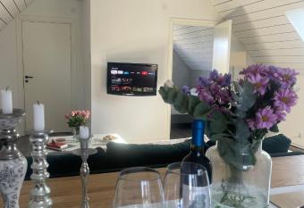 (null) has Balcony rooms