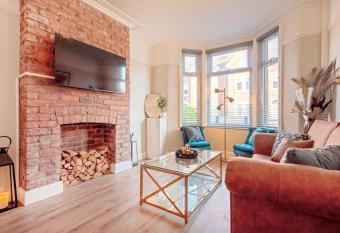 Home from Home in South Cheshire has Balcony rooms