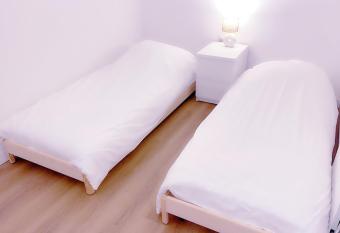 DomCity Apt Near Amsterdam has Balcony rooms