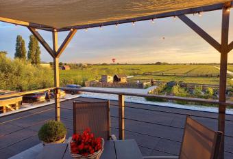 B&B Hartenlust kamer de Hooizolder has Balcony rooms