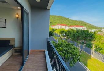 Ami Mountain Sea Da Nang Large Room - Mountain View, Large Windows, Large Balcony, Room receives the sea breeze has Balcony rooms