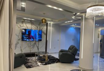                                                                              has rooms with a private hot tub