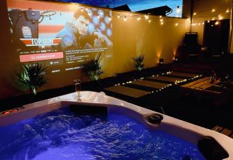 Full House, Jacuzzi, Netflix, 6 pers, free Parking 10  Colmar has rooms with a private hot tub