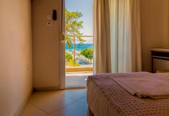 LE MONDE Apartments has Balcony rooms