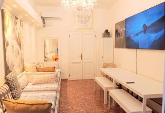 Pisa Happy House 2 Bedrooms has rooms with a private hot tub
