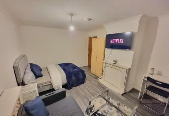 Easy Rooms - Deluxe Room allows 18 year olds to book a room