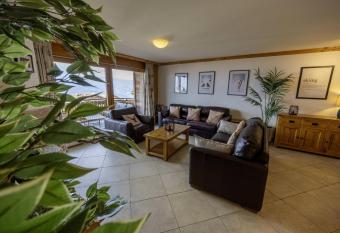 Etagnes 2 Est, ski-in ski-out, vue magnifique has Balcony rooms