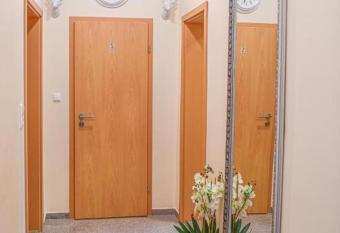 Modernes Apartment 1A has Balcony rooms