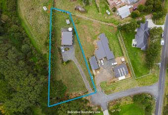 Pokeno Oasis has rooms with a private hot tub