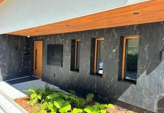 GRANDIS Premium Apartments has Balcony rooms