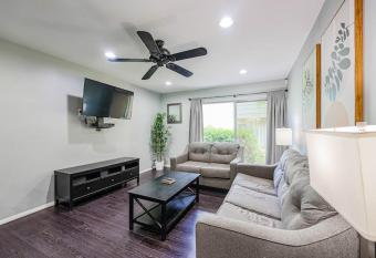 Fantastic Getaway FULL 1BR Condo w/Pool allows 18 year olds to book a room