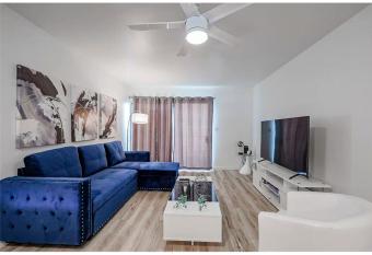 MODERN FULL 1 BR CONDO Retreat W/Pool&Spa next to FSQ Mall! allows 18 year olds to book a room
