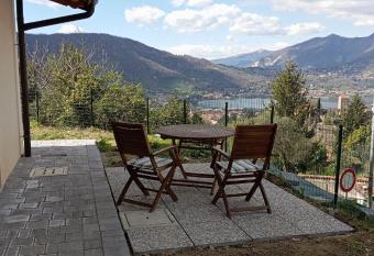 La Dimora Dei Due Laghi has Balcony rooms
