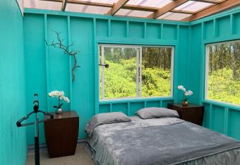 Convenient rustic studio in tropical garden has Balcony rooms