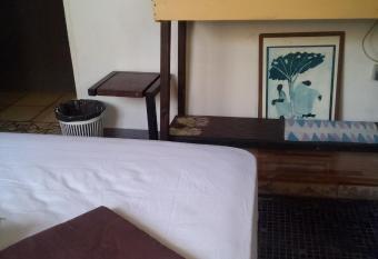 Chez Hina no Pacifica allows 18 year olds to book a room