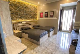 LG signature suites has Smoking/Balcony rooms