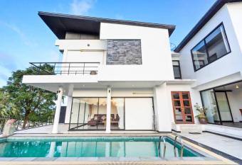 Bangpor nice place seaview luxurious villa has Balcony rooms