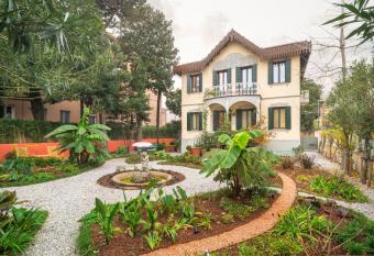 Villa Excelsior has Balcony rooms