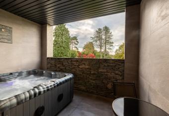 Lakes Hotel & Spa allows 18 year olds to book a room