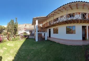 Hostal Miramonti has Balcony rooms