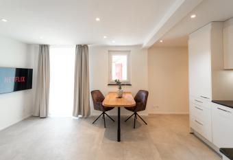 Schicke Wohnung an zentraler Lage! has Balcony rooms