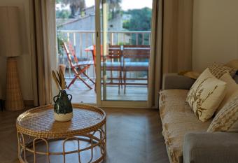 La galinette, Clim, Parking, Vu mer, Fibre, 4 Personnes has Balcony rooms