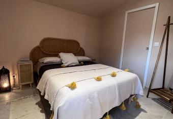 Dar Fafy studio cosy au calme    15min de Nantes has Balcony rooms