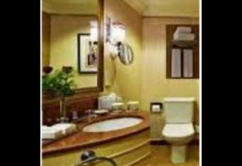 (null) has rooms with a private hot tub