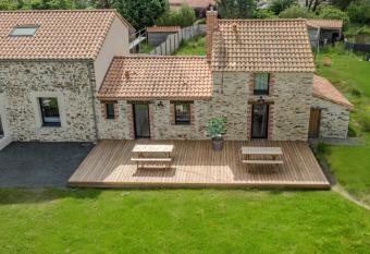 Grange R  nov  e 5 personnes-G  te Le 411 has Balcony rooms