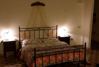 Affittacamere C   Marcello has rooms with a private hot tub