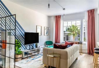 Ocean Blvd Condo in Downtown With Free Parking has Balcony rooms