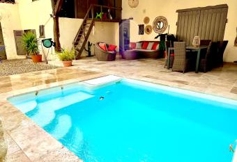 La R  clusi  re has Balcony rooms