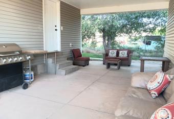 Wonder Inn outback has rooms with a private hot tub