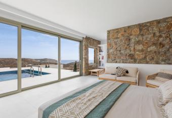Citadel Natural Stone Villa has rooms with a private hot tub