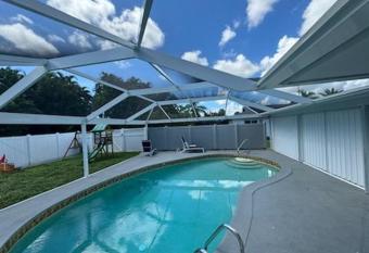 Sand & Vibes 1 has rooms with a private hot tub