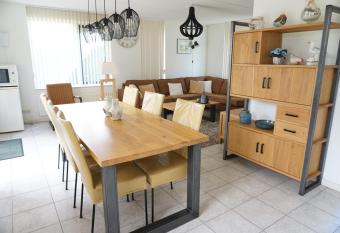 Kustverhuur, Park Schoneveld stern 266 allows 18 year olds to book a room