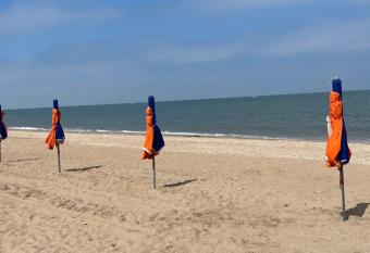 Du c  t   de chez allows 18 year olds to book a room