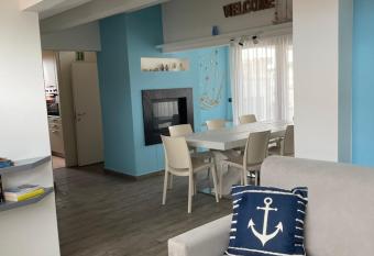 Attico Viale Veneto 20 has Balcony rooms