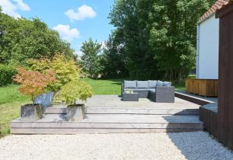 Le cottage de la Verte Voie allows 18 year olds to book a room