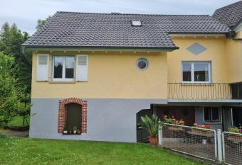 Gem  tliches Ferienhaus mit Terrasse has Balcony rooms