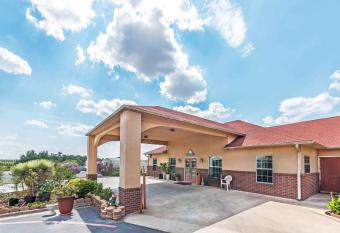 Days Inn by Wyndham Gainesville has Smoking rooms