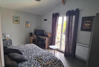 Chambre avec balcon sur La Teste de Buch allows 18 year olds to book a room