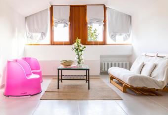 Bianco Nuvola has Balcony rooms