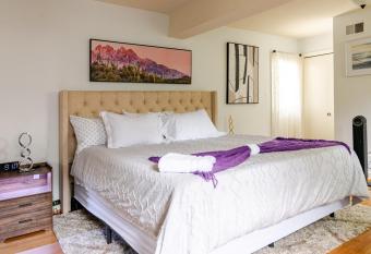 Charming & Elegant 4 Bedroom House at the Heart of Arlington! has Balcony rooms