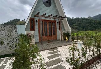 Chal   Ancoradouro allows 18 year olds to book a room