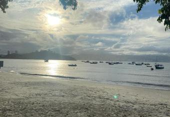 Apartamento Meia Praia Novo pr  ximo ao Mar allows 18 year olds to book a room