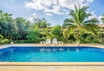 Samran Resort has Balcony rooms